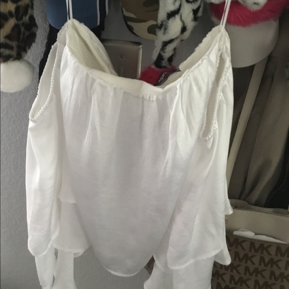 Boutique off the shoulder top Apricot Lane M